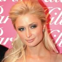Paris Hilton Didemo, Dilempari Tepung